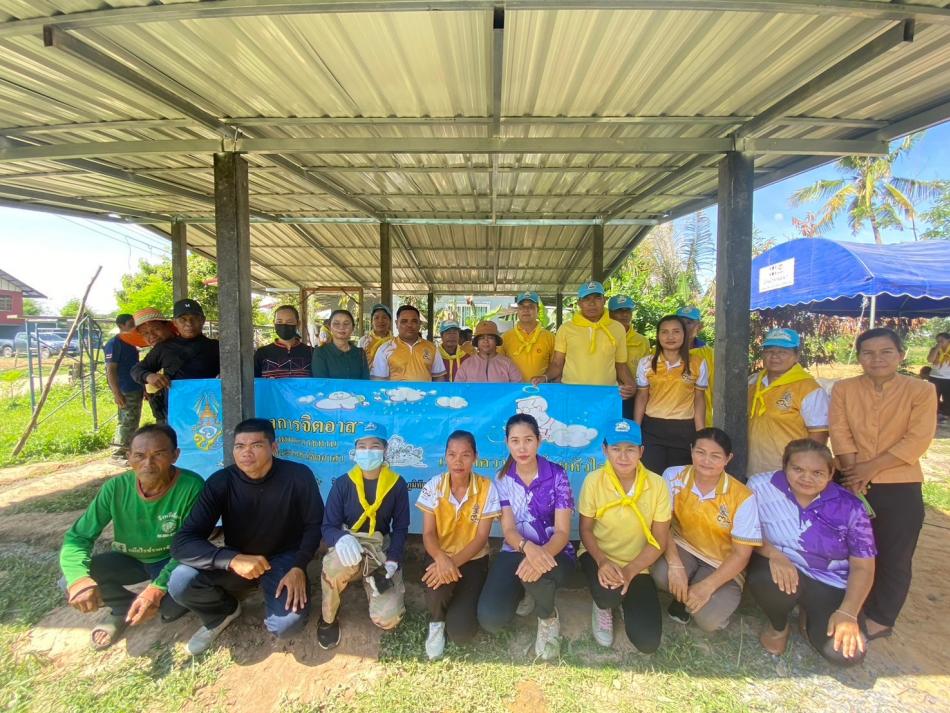 วันที่ 7 มิถุนายน 2567 เวลา 08.00 น.ด้วยอำเภอน้ำเกลี้ยง ร่วมกับ องค์การบริหารส่วนตำบลตองปิด กำนัน ผู้ใหญ่บ้าน ฯลฯ และประชาชนชาวตำบลตองปิด ได้ร่วมกันสร้างบ้านช่วยเหลือผู้ประสบภัย (อัคคีภัย) ให้แก่ ครอบครัว นางสาวสุดาวัตน์ ชนะคช จากเหตุเพลิงไหม้ที่อยู่อาศัย เมื่อวันที่ 3 มีนาคม 2567 ที่ผ่านมา ที่บ้านเลขที่ 27 หมู่ที่7 บ้านบัวระรัมย์ ตำบลตองปิด อำเภอน้ำเกลี้ยง จังหวัดศรีสะเกษ  โดยกำหนดร่วมกันสร้างบ้านช่วยเหลือผู้ประสบภัย (อัคคีภัย) ในระหว่างวันที่ 5 -7 มิถุนายน 2567 ในรูปแบบ"โครงการ อส.สัมพันธ์" กิจกรรม อส.พัฒนา เพื่อเป็นการบรรเทาความเดือดร้อน และบำบัดทุกข์ บำรุงสุข ของประชาชน อำเภอน้ำเกลี้ยง   โดยมีนายอิศรา โพธิ์เงิน นายอำเภอน้ำเกลี้ยง และนายสามารถ  นนทะศรี นายกองค์การบริหารส่วนตำบลตองปิด ร่วมกิจกรรมในครั้งนี้ด้วย